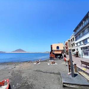 apartamento-playa-chica-medano.tenerifehoteles.net/